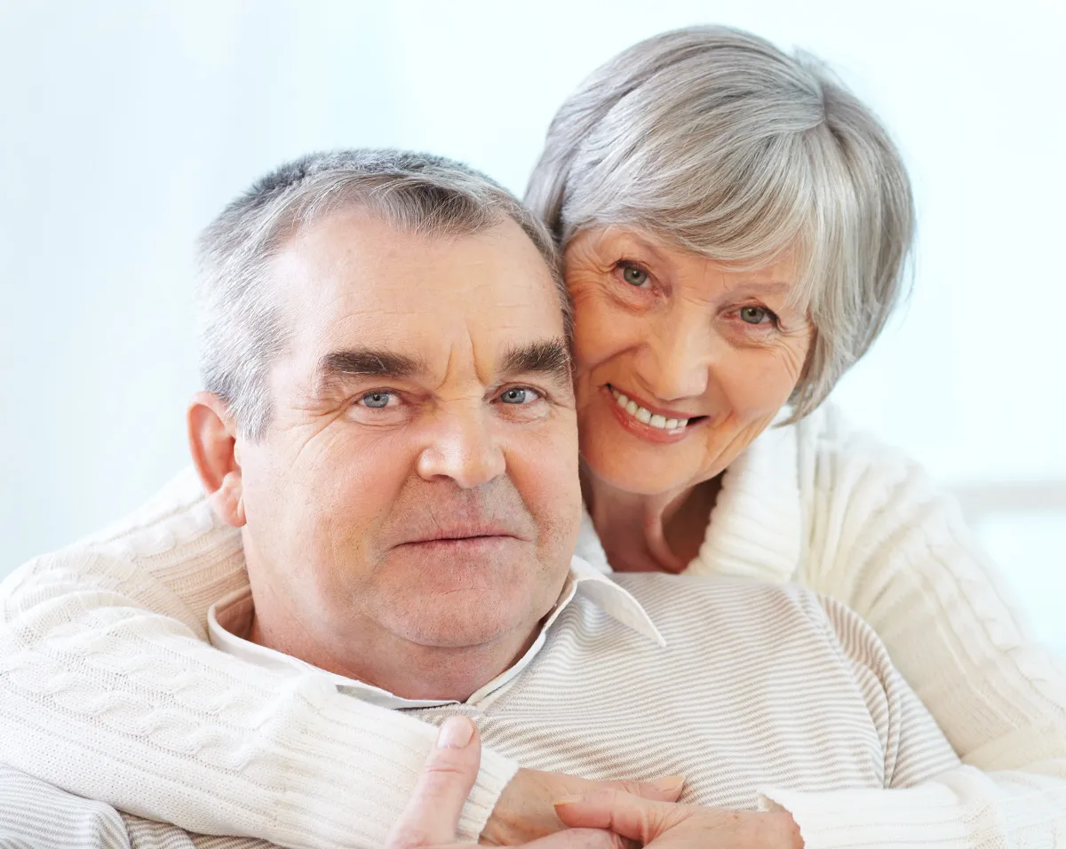Zufriedenes Ehepaar nutzt EMSense
